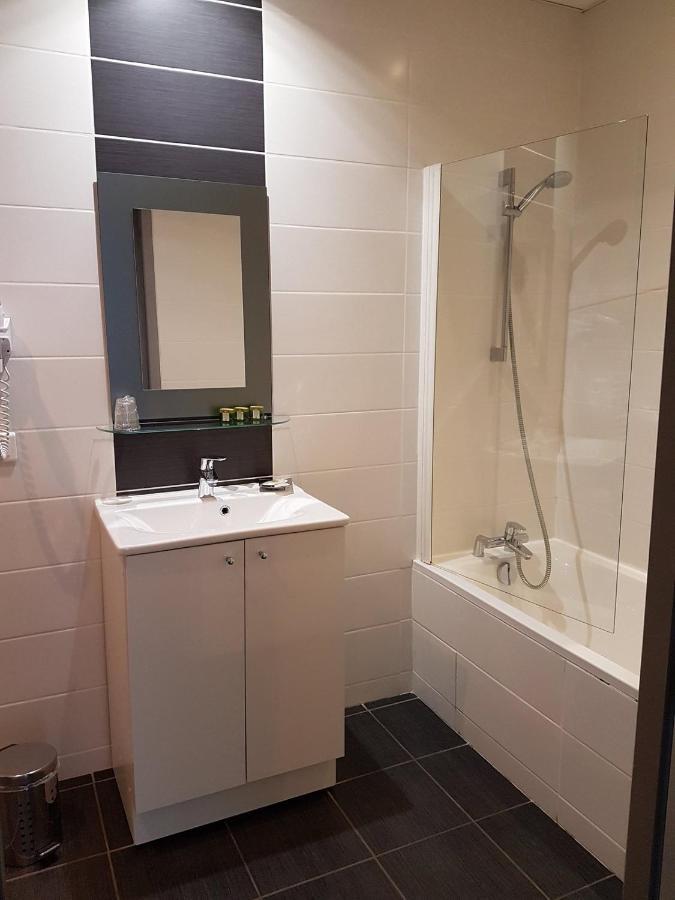 Hotel Le Comty Feurs Экстерьер фото