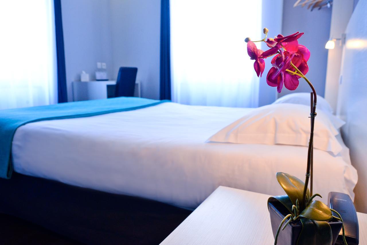 Hotel Le Comty Feurs Экстерьер фото