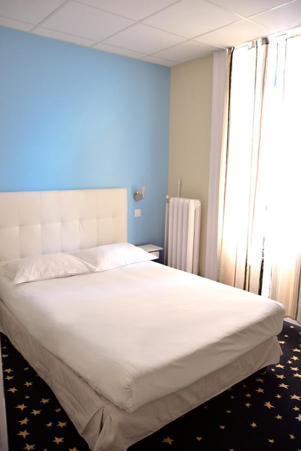 Hotel Le Comty Feurs Экстерьер фото