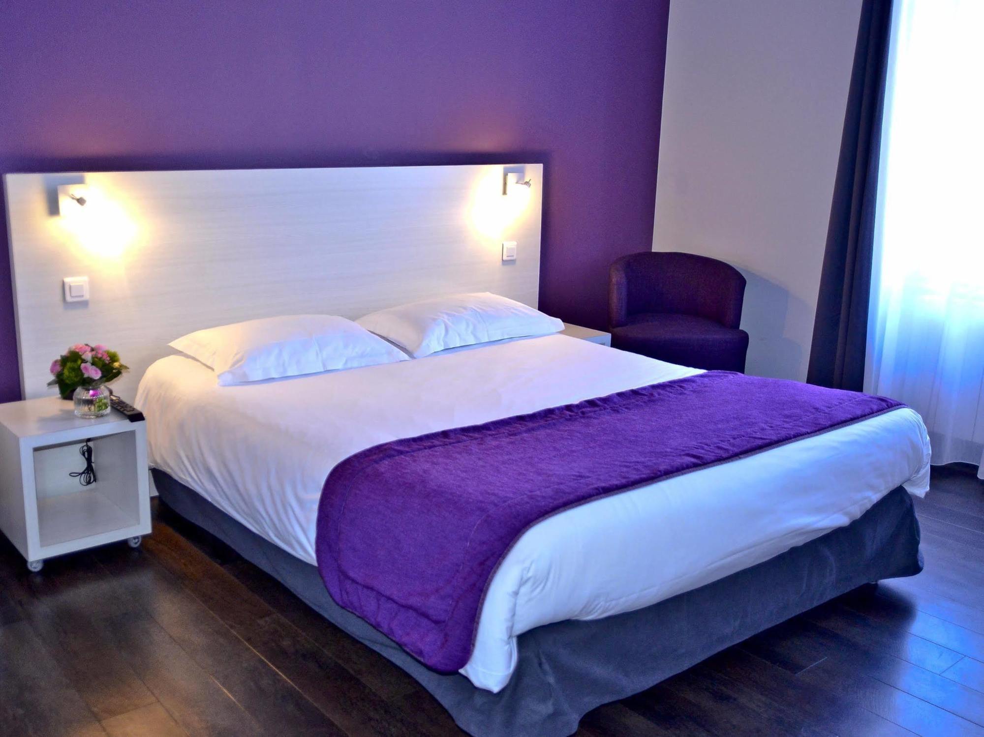 Hotel Le Comty Feurs Экстерьер фото