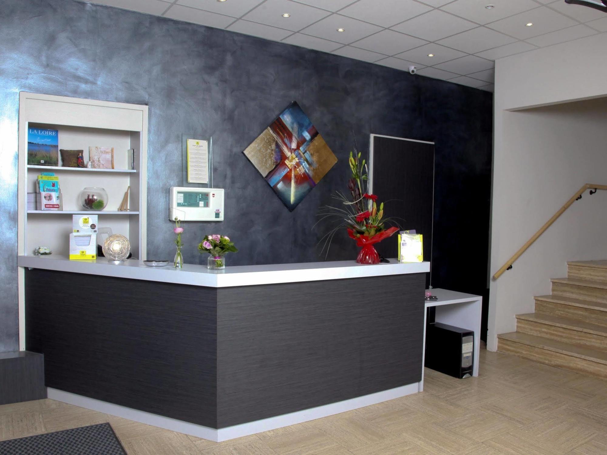 Hotel Le Comty Feurs Экстерьер фото