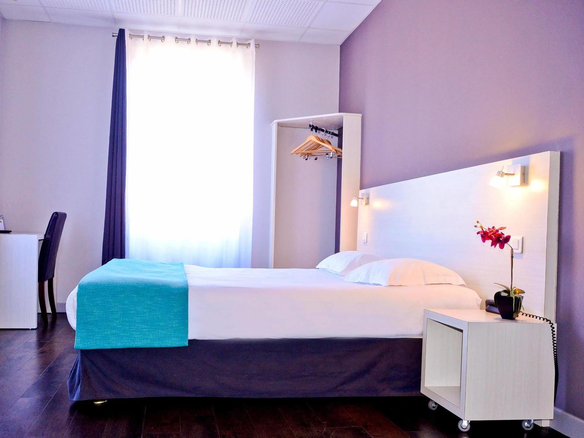 Hotel Le Comty Feurs Экстерьер фото