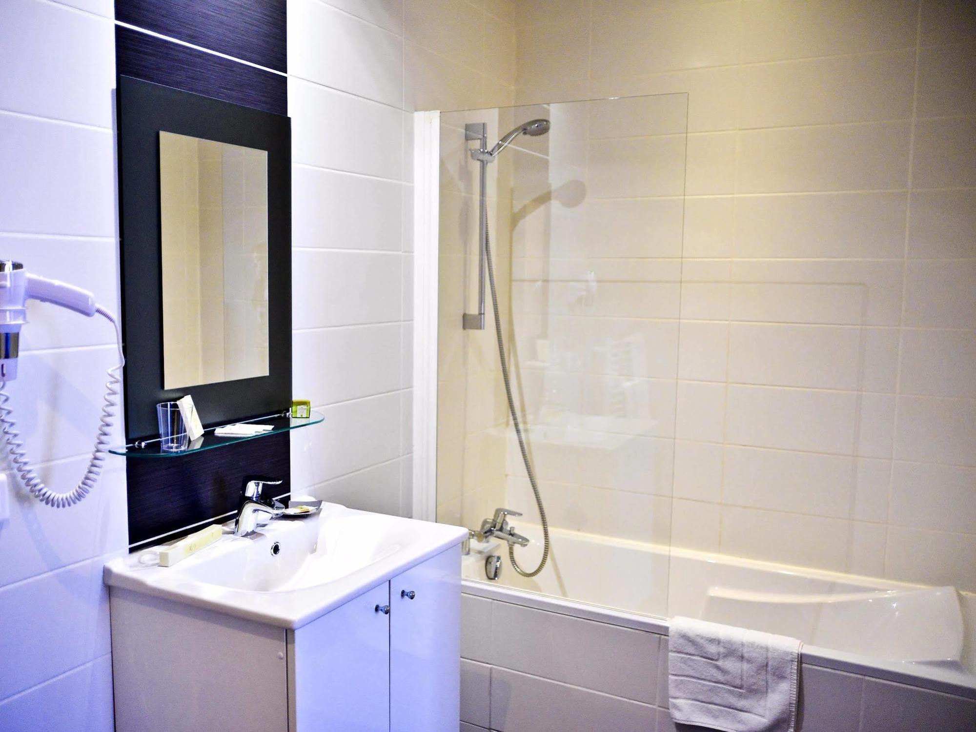 Hotel Le Comty Feurs Экстерьер фото
