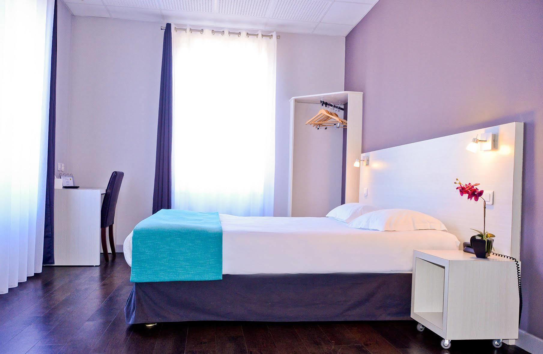 Hotel Le Comty Feurs Экстерьер фото